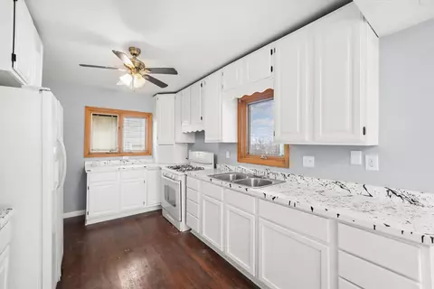 Kitchen - 1002 Lincoln St, Harvard, IL 60033 photo 1 of 3