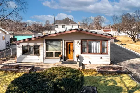 572 N West Ave, Elmhurst, IL 60126