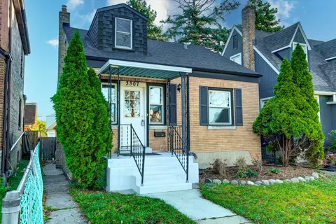 3307 N Page Ave, Chicago, IL 60634