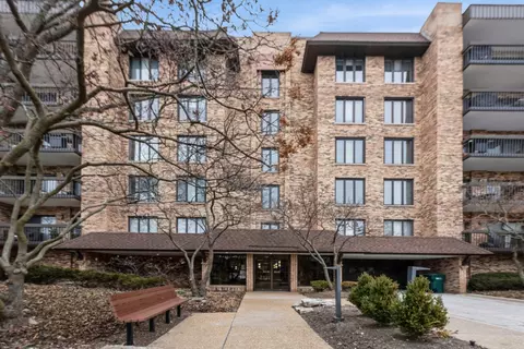 3900 Mission Hills Rd #305, Northbrook, IL 60062