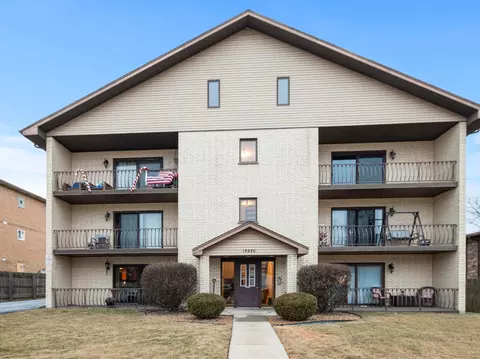 15850 Laramie Ave #301, Oak Forest, IL 60452