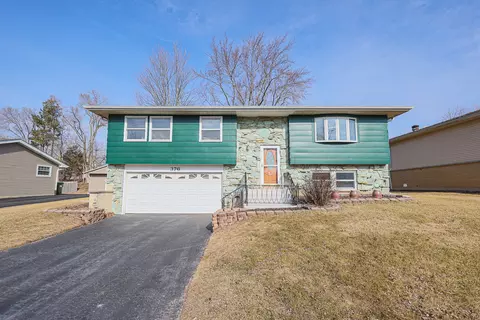 376 Highland Ave, Hampshire, IL 60140