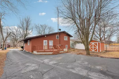 Exterior - 848 E North St, Morris, IL 60450 photo 6 of 9
