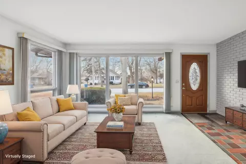 Living - 848 E North St, Morris, IL 60450 photo 1 of 5