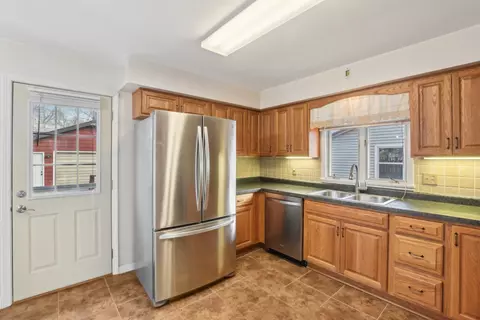 Kitchen - 848 E North St, Morris, IL 60450 photo 2 of 3