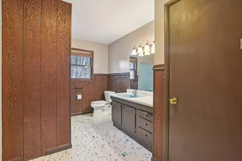Bath - 848 E North St, Morris, IL 60450 photo 1 of 3