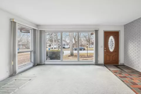 Living - 848 E North St, Morris, IL 60450 photo 2 of 5
