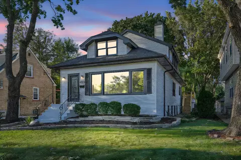 386 Blackhawk Rd, Riverside, IL 60546