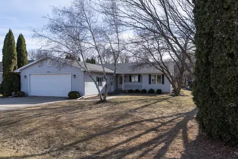 1608 Lake Holiday Dr, Lake Holiday, IL 60548