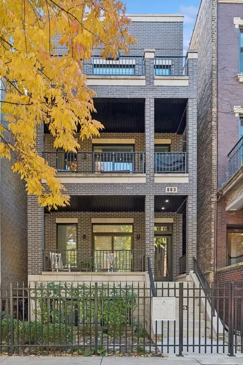 863 W Wrightwood Ave #2, Chicago, IL 60614