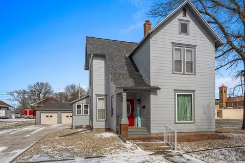 104 E Scott St, Tuscola, IL 61953