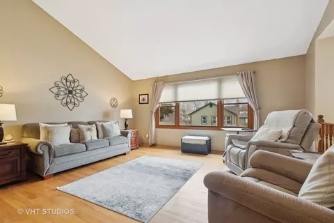 403 Santa Barbara Rd, Lakemoor, IL 60051 photo 4