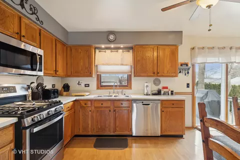 403 Santa Barbara Rd, Lakemoor, IL 60051 photo 6