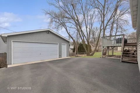 403 Santa Barbara Rd, Lakemoor, IL 60051 photo 2