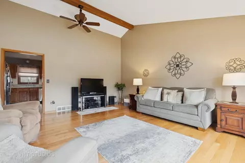 403 Santa Barbara Rd, Lakemoor, IL 60051 photo 5