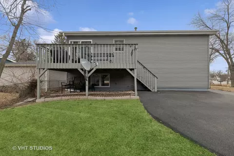 403 Santa Barbara Rd, Lakemoor, IL 60051 photo 3