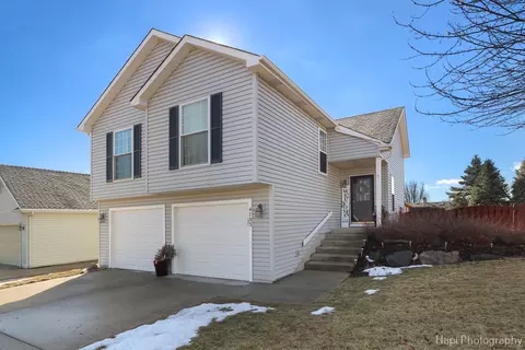 4733 Crystal Trl, Mchenry, IL 60050