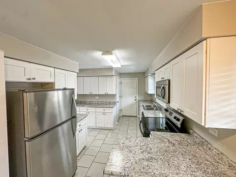 Kitchen - 816 Brookwood Dr, Olympia Fields, IL 60461 photo 2 of 3