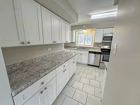 Kitchen - 816 Brookwood Dr, Olympia Fields, IL 60461 photo 3 of 3