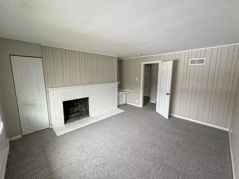 Living - 816 Brookwood Dr, Olympia Fields, IL 60461 photo 4 of 5