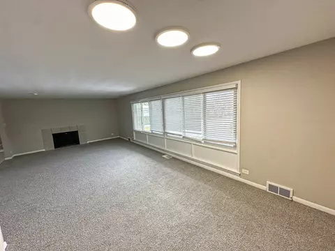 Living - 816 Brookwood Dr, Olympia Fields, IL 60461 photo 2 of 5