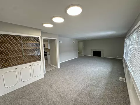 Living - 816 Brookwood Dr, Olympia Fields, IL 60461 photo 1 of 5