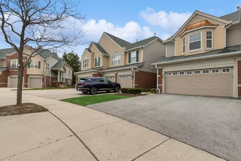 480 Pine Lake Cir, Vernon Hills, IL 60061