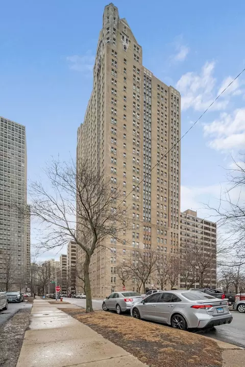 5000 S East End Ave #10D, Chicago, IL 60615