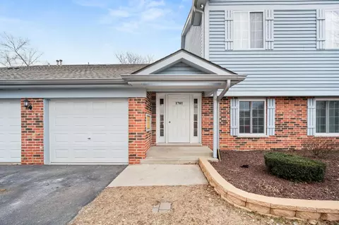 1701 Chesapeake Ln #1, Schaumburg, IL 60193