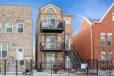4242 S Prairie Ave #3, Chicago, IL 60653