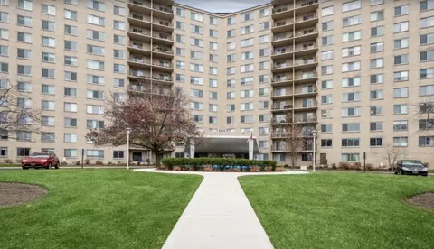 6933 N Kedzie Ave #305, Chicago, IL 60645