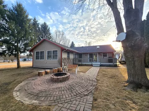 722 Marquette Dr, Poplar Grove, IL 61065