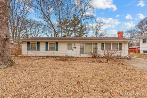 20 Woodridge Rd, Montgomery, IL 60538