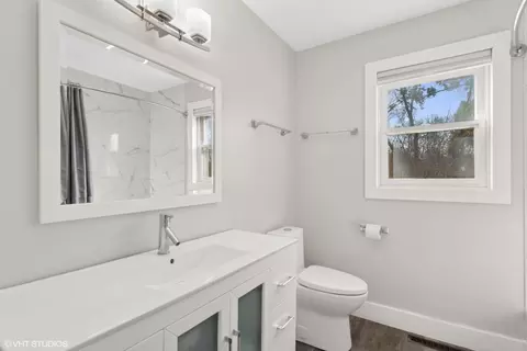 Bath - 10307 Lund Ave, Algonquin, IL 60102 photo 1 of 3