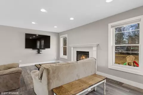 Living - 10307 Lund Ave, Algonquin, IL 60102 photo 3 of 3