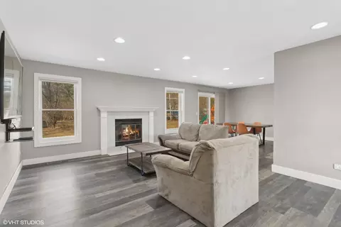 Living - 10307 Lund Ave, Algonquin, IL 60102 photo 2 of 3