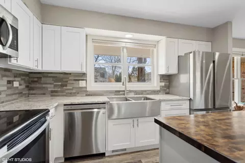 Kitchen - 10307 Lund Ave, Algonquin, IL 60102 photo 2 of 4