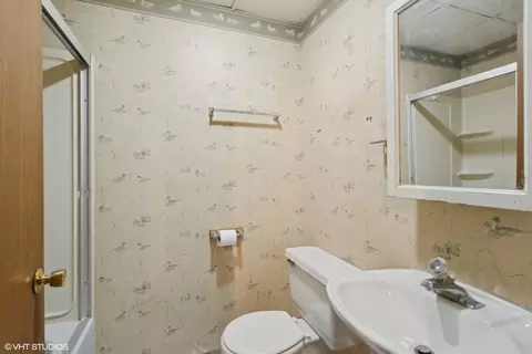 Bath - 10307 Lund Ave, Algonquin, IL 60102 photo 3 of 3