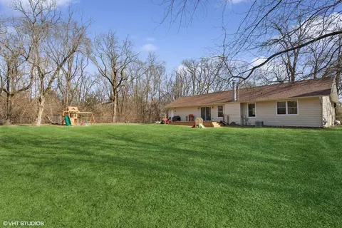 Exterior - 10307 Lund Ave, Algonquin, IL 60102 photo 4 of 6