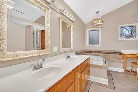 Bath - 11600 N Brightway Dr, Mokena, IL 60448 photo 7 of 9