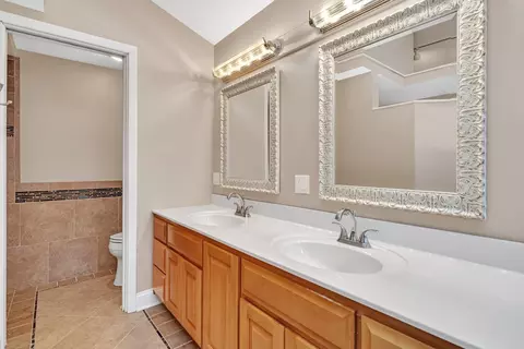 Bath - 11600 N Brightway Dr, Mokena, IL 60448 photo 4 of 9