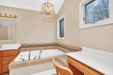 Bath - 11600 N Brightway Dr, Mokena, IL 60448 photo 3 of 9