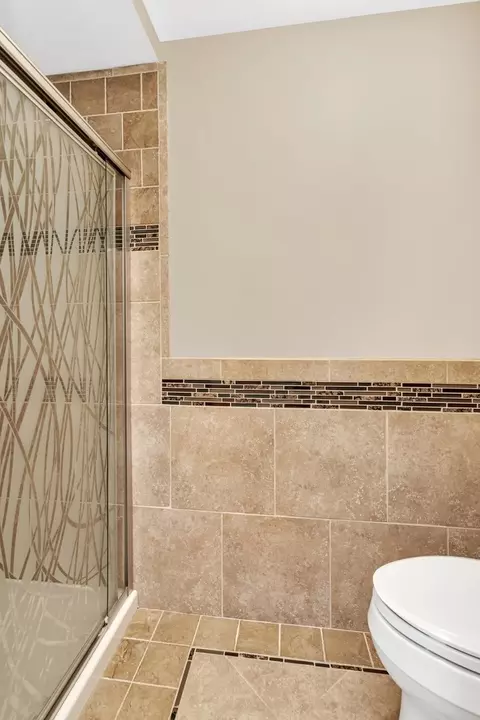 Bath - 11600 N Brightway Dr, Mokena, IL 60448 photo 6 of 9