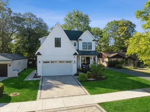 2425 Illinois Rd, Northbrook, IL 60062