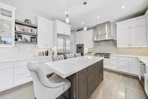 Kitchen - 2425 Illinois Rd, Northbrook, IL 60062 photo 2 of 5