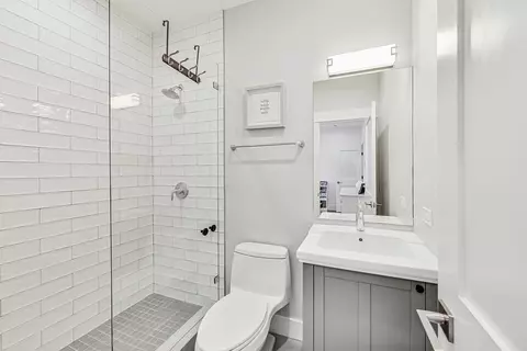 Bath - 2425 Illinois Rd, Northbrook, IL 60062 photo 4 of 6