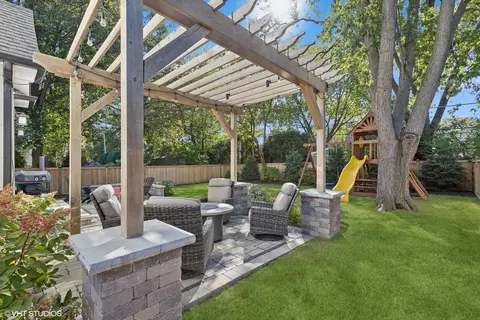 Exterior - 2425 Illinois Rd, Northbrook, IL 60062 photo 8 of 11