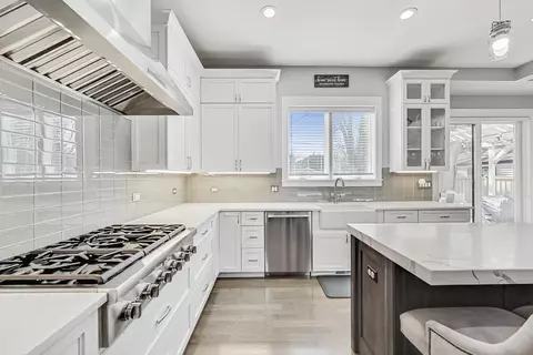 Kitchen - 2425 Illinois Rd, Northbrook, IL 60062 photo 3 of 5