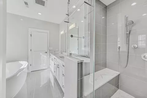 Bath - 2425 Illinois Rd, Northbrook, IL 60062 photo 3 of 6