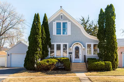 150 N Cross St, Sycamore, IL 60178